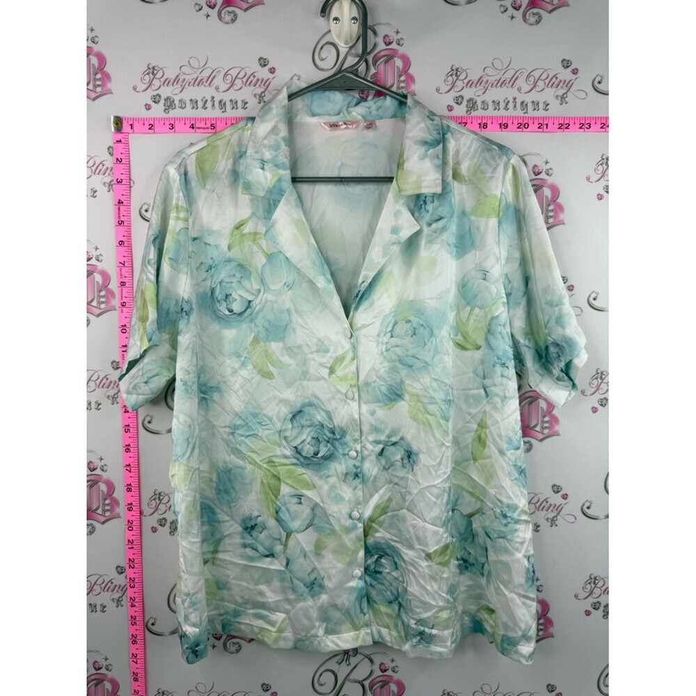 La Vie En Rose T-shirt button up flowers Pastel Blue Green Floral Button-Up Top